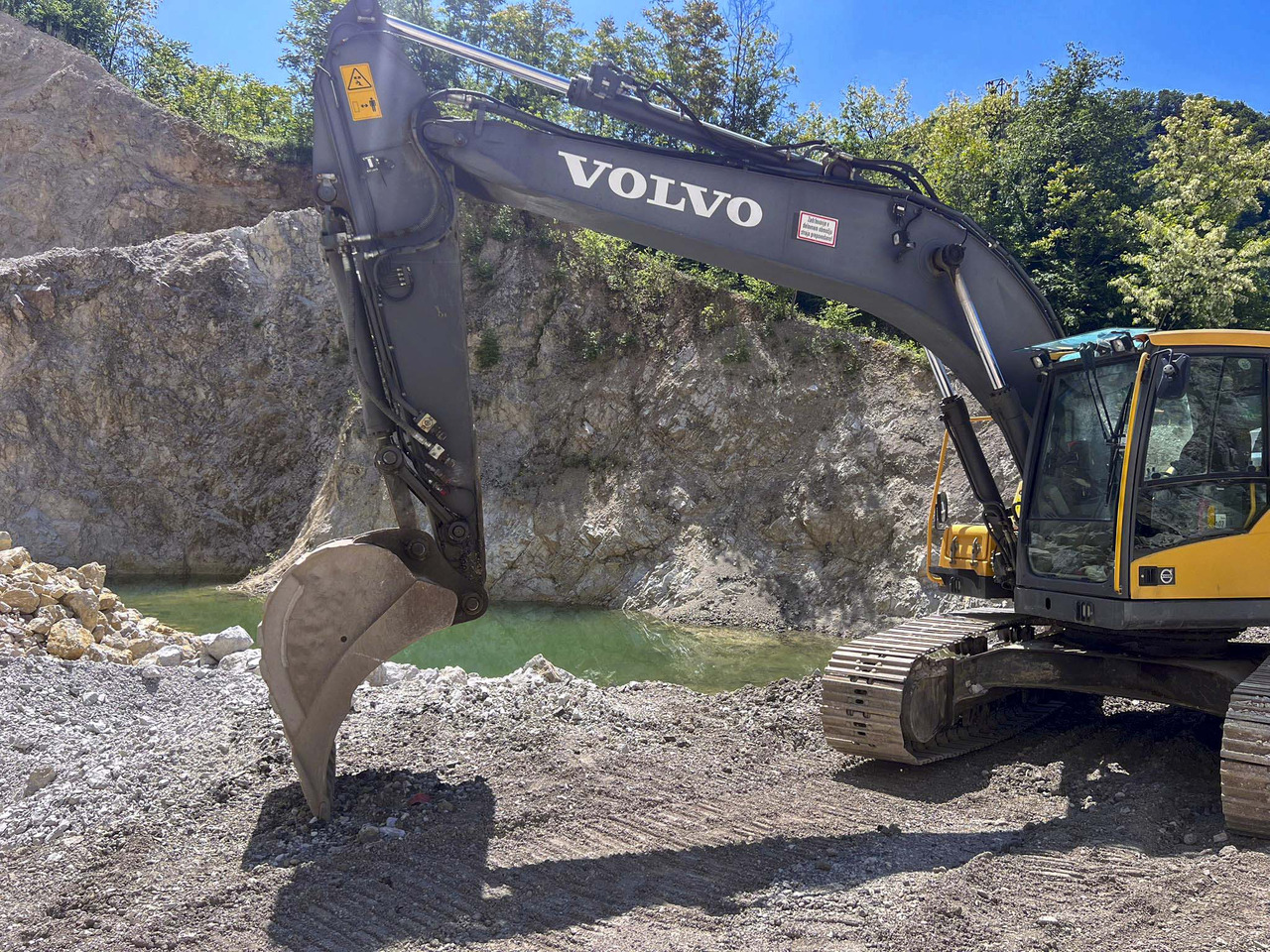 VOLVO EC220D - מחפר סורק: תמונה 2 VOLVO EC220D - מחפר סורק: תמונה 2