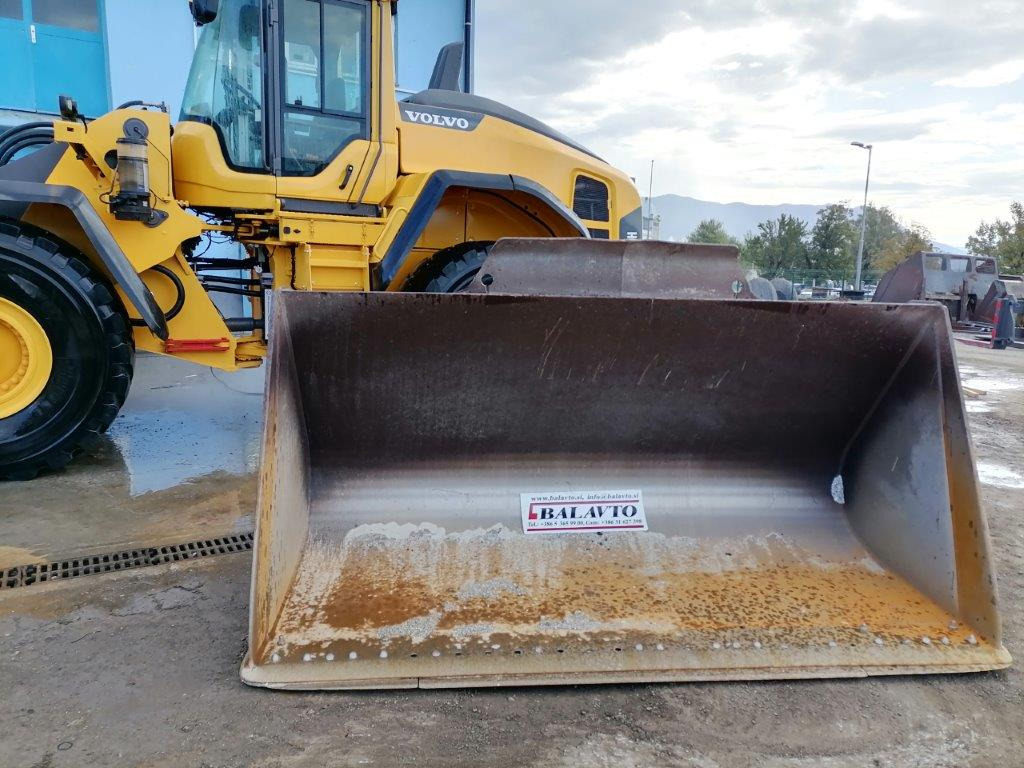 VOLVO loader bucket 2800 mm - דלי מעמיס עבור מעמיס גלגלים: תמונה 1 VOLVO loader bucket 2800 mm - דלי מעמיס עבור מעמיס גלגלים: תמונה 1