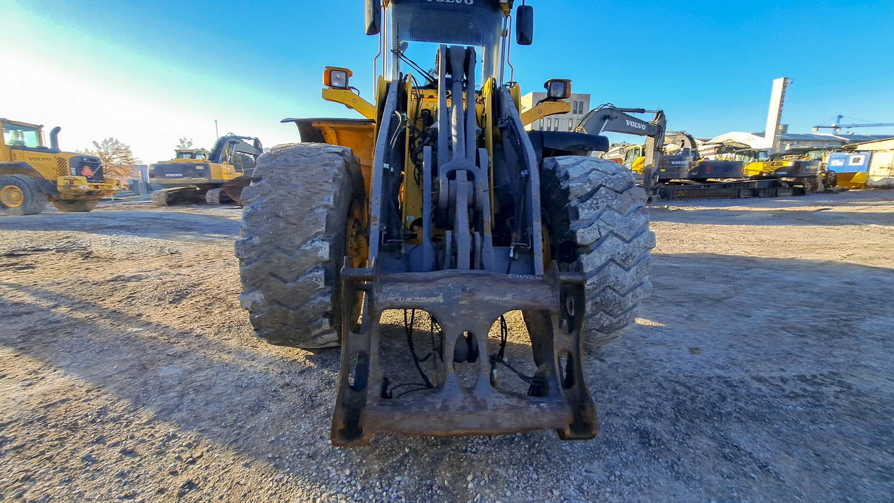 Volvo L120E - מעמיס גלגלים: תמונה 2 Volvo L120E - מעמיס גלגלים: תמונה 2