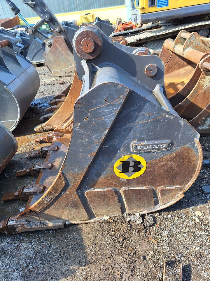 Volvo digging bucket 1100 mm - דלי מחפר: תמונה 1 Volvo digging bucket 1100 mm - דלי מחפר: תמונה 1