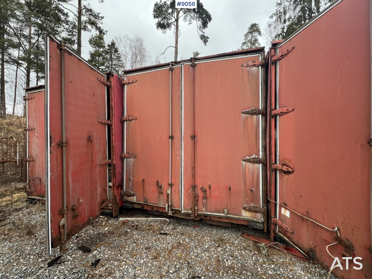 3 Older Containers with chapels - מכולת בנייה: תמונה 1 3 Older Containers with chapels - מכולת בנייה: תמונה 1