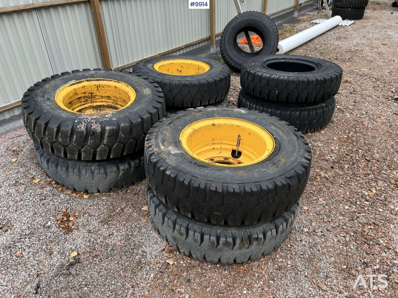 4 double-mounted tires for wheel excavators - צמיג עבור מכונת בנייה: תמונה 1 4 double-mounted tires for wheel excavators - צמיג עבור מכונת בנייה: תמונה 1