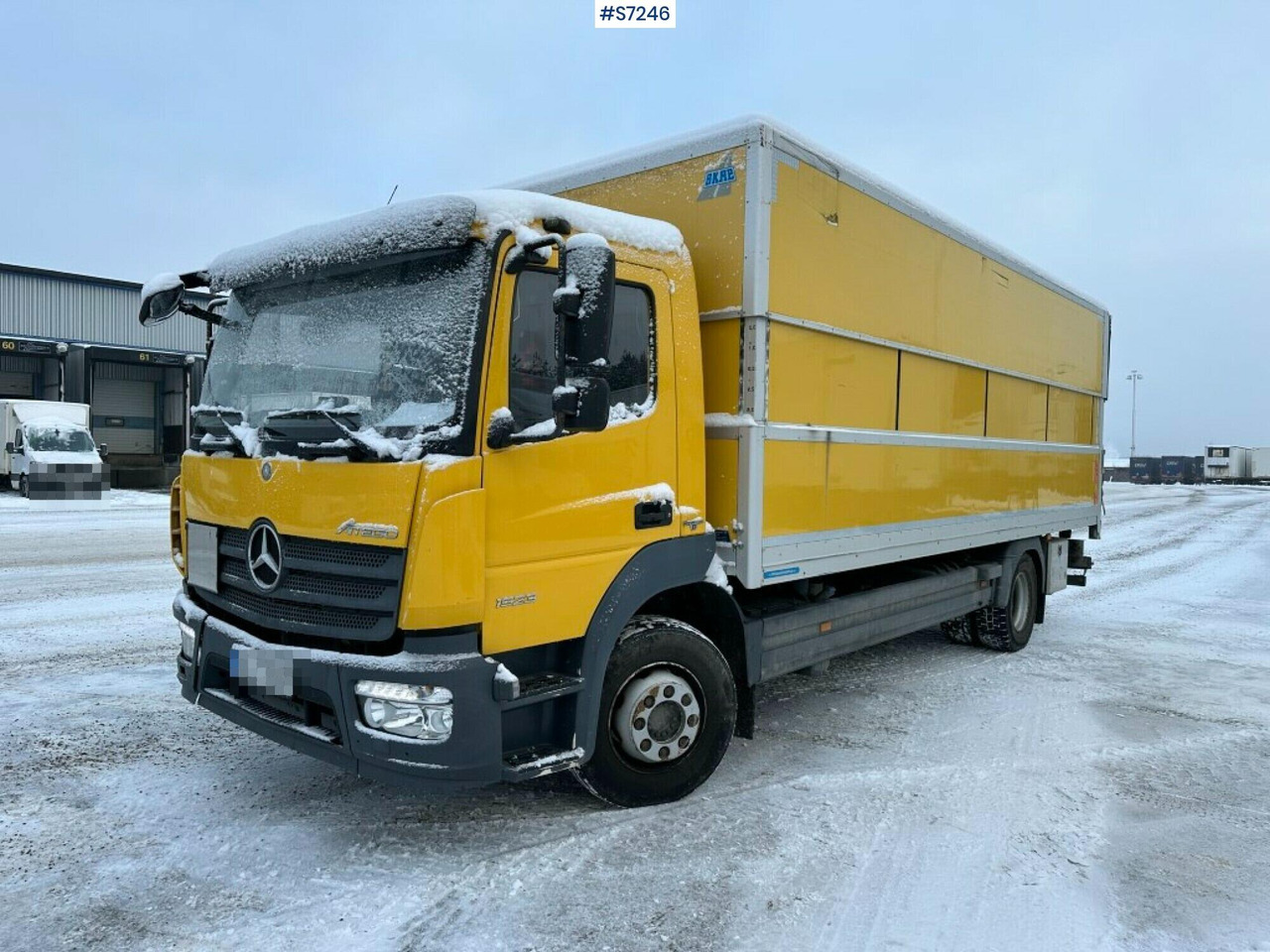 Box truck Mercedes Benz Atego 1523 with high and sinkable roof - משאית תיבה: תמונה 1 Box truck Mercedes Benz Atego 1523 with high and sinkable roof - משאית תיבה: תמונה 1