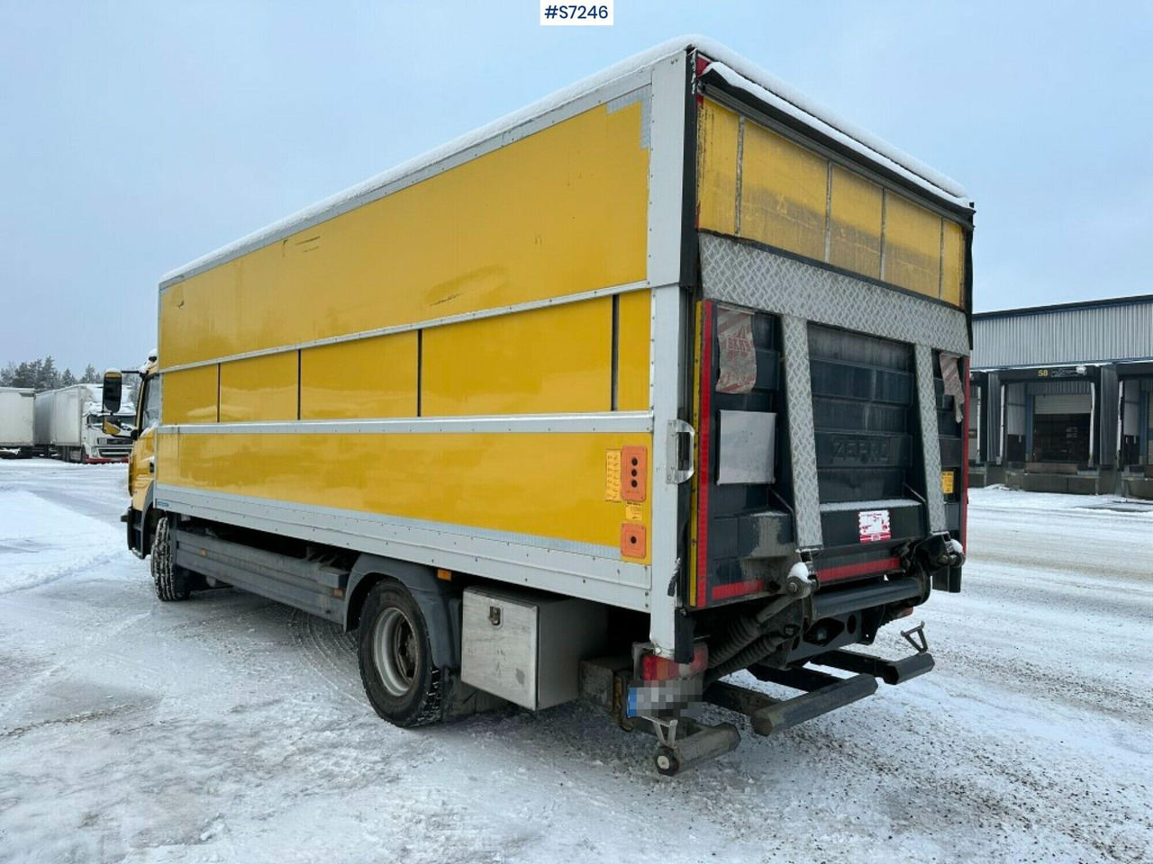 Box truck Mercedes Benz Atego 1523 with high and sinkable roof - משאית תיבה: תמונה 4 Box truck Mercedes Benz Atego 1523 with high and sinkable roof - משאית תיבה: תמונה 4