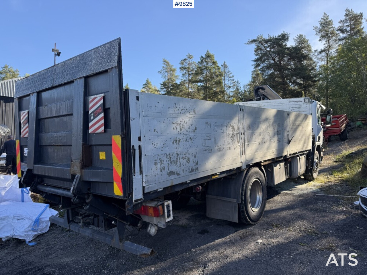 Crane truck Scania P94 230 with tail lift - משאית צד נופל/ שטוחה, משאית מנוף: תמונה 4 Crane truck Scania P94 230 with tail lift - משאית צד נופל/ שטוחה, משאית מנוף: תמונה 4