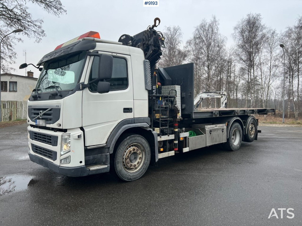 Crane truck VOLVO FM 6*2 with Flatbed and Gravel flatbed (See Video) - משאית מנוף: תמונה 1 Crane truck VOLVO FM 6*2 with Flatbed and Gravel flatbed (See Video) - משאית מנוף: תמונה 1