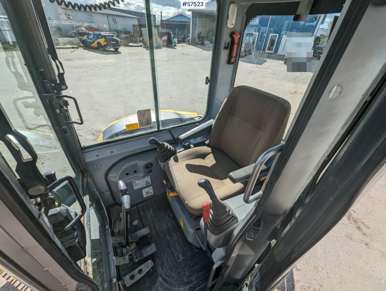 Excavator New Holland E502C with tilt bracket and bucket SEE VIDEO - מיני מחפר: תמונה 5 Excavator New Holland E502C with tilt bracket and bucket SEE VIDEO - מיני מחפר: תמונה 5