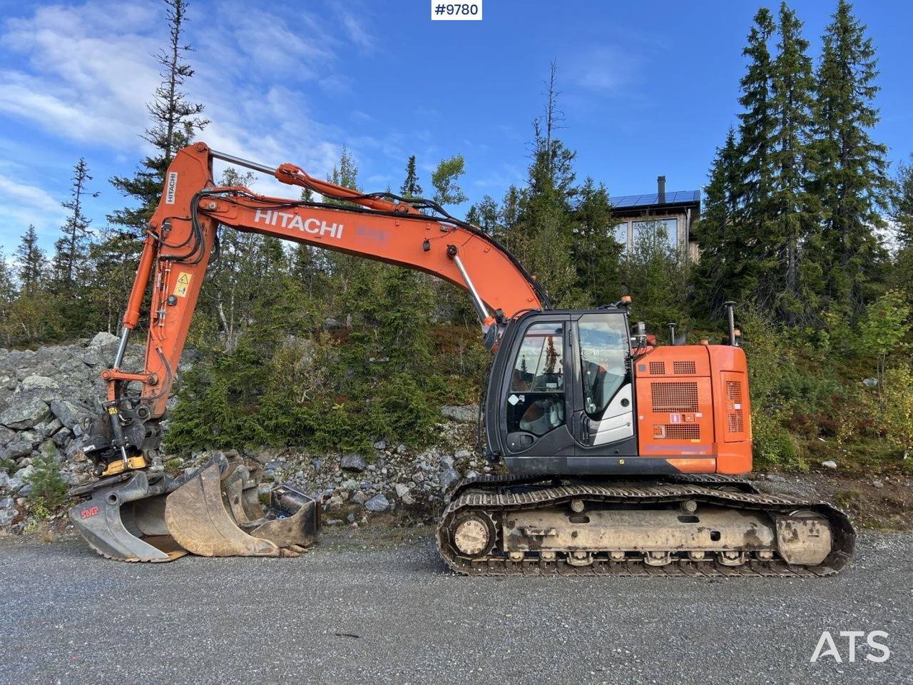 Hitachi ZX 225 US LC-L with excavation system and attachments - מחפר סורק: תמונה 2 Hitachi ZX 225 US LC-L with excavation system and attachments - מחפר סורק: תמונה 2