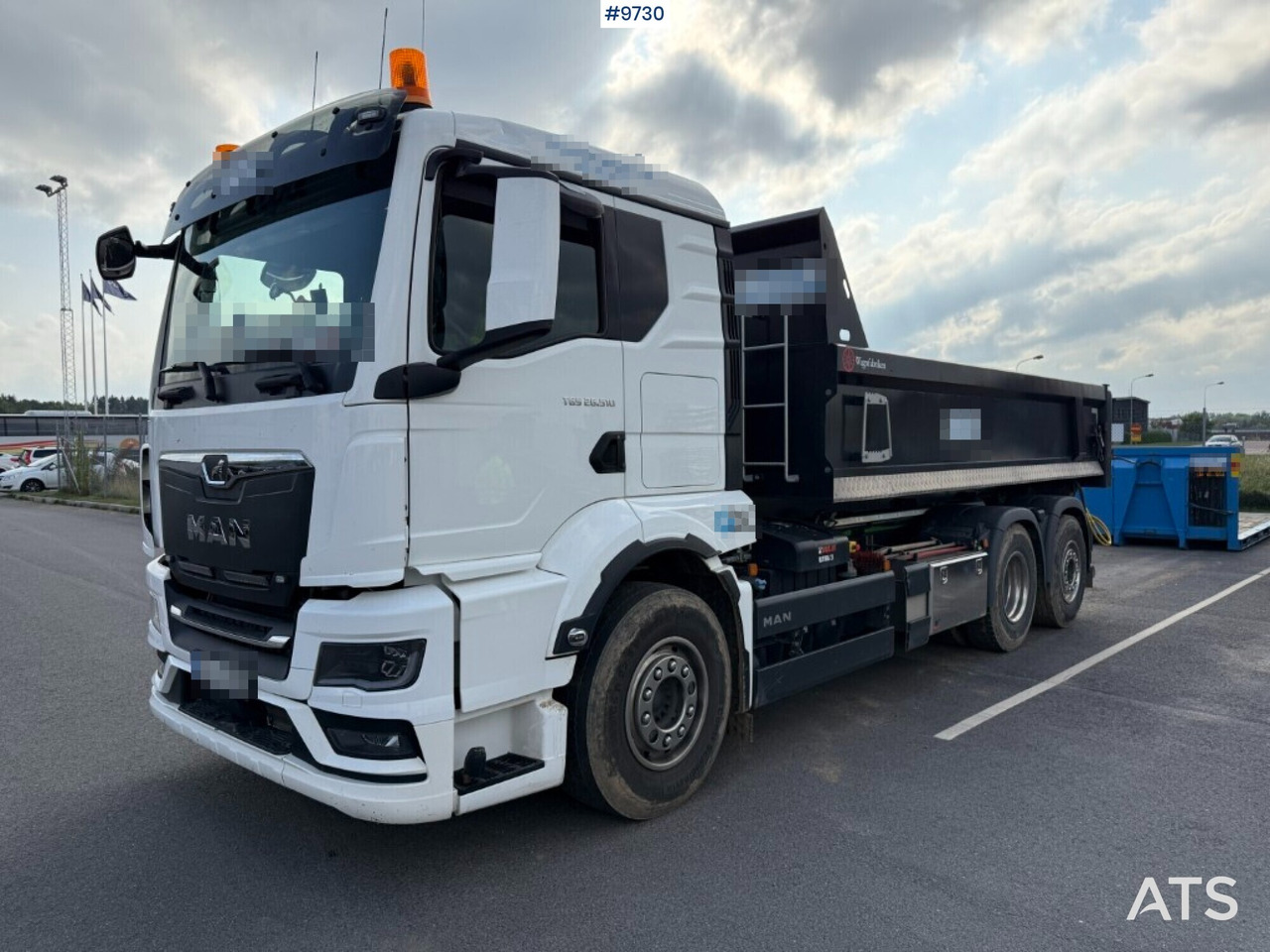 Hook lift MAN TGS 26.510 with crane flatbed and gravel flatbed - משאית הרמת וו: תמונה 1 Hook lift MAN TGS 26.510 with crane flatbed and gravel flatbed - משאית הרמת וו: תמונה 1
