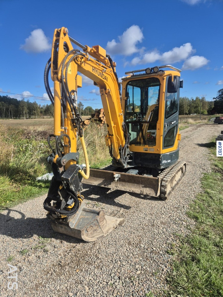 Hyundai 25Z-9AK mini excavator with tiltrotator and attachments - מיני מחפר: תמונה 2 Hyundai 25Z-9AK mini excavator with tiltrotator and attachments - מיני מחפר: תמונה 2