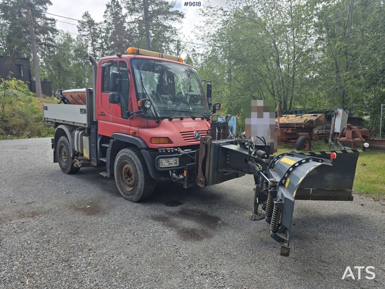 MB Unimog with equipment - מפלסת שלג: תמונה 2 MB Unimog with equipment - מפלסת שלג: תמונה 2