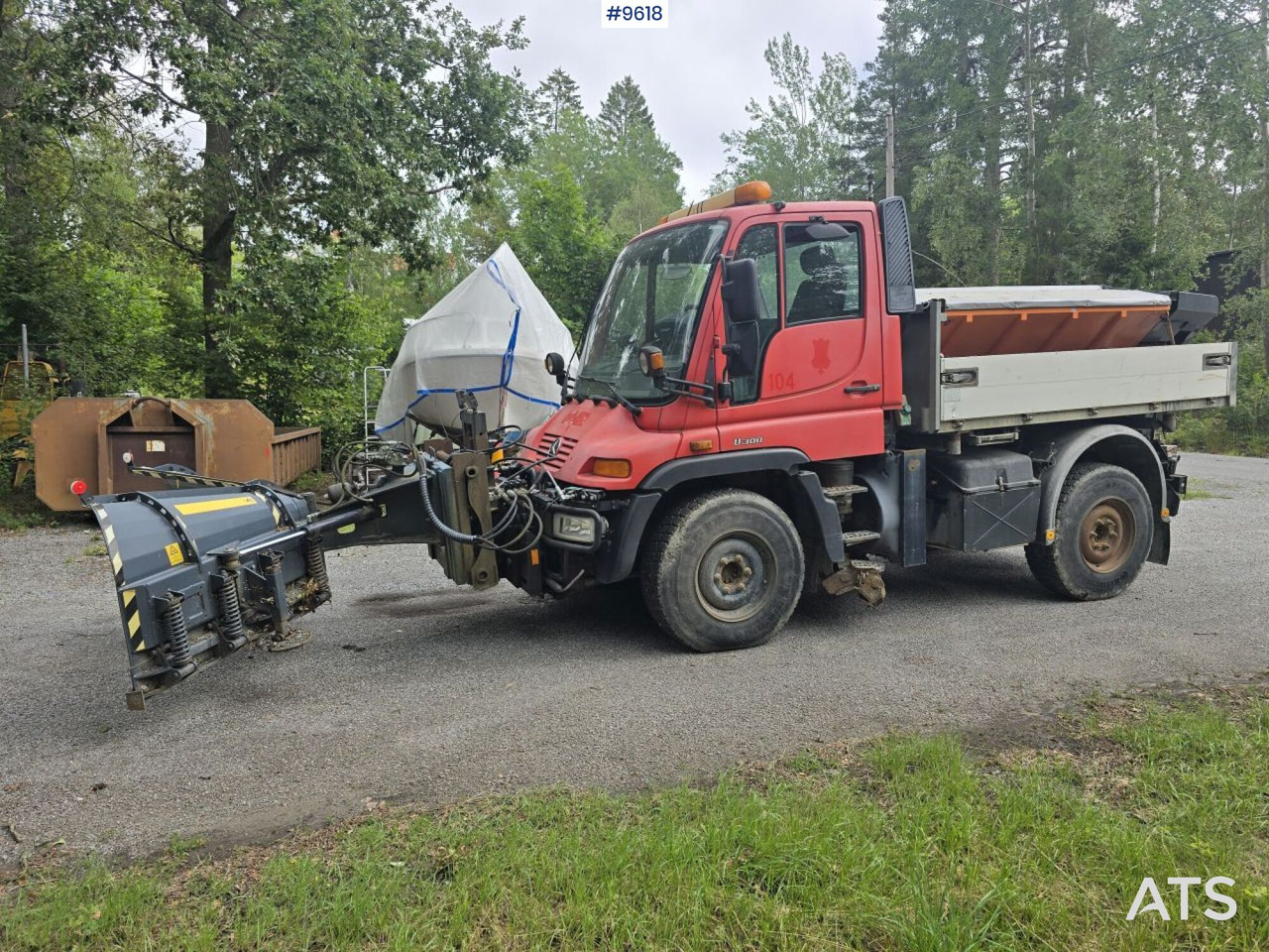 MB Unimog with equipment - מפלסת שלג: תמונה 1 MB Unimog with equipment - מפלסת שלג: תמונה 1