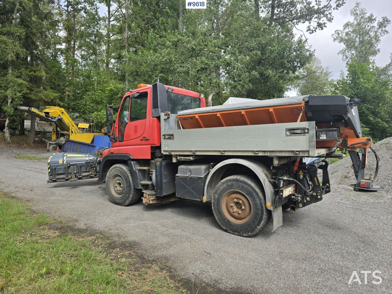 MB Unimog with equipment - מפלסת שלג: תמונה 3 MB Unimog with equipment - מפלסת שלג: תמונה 3
