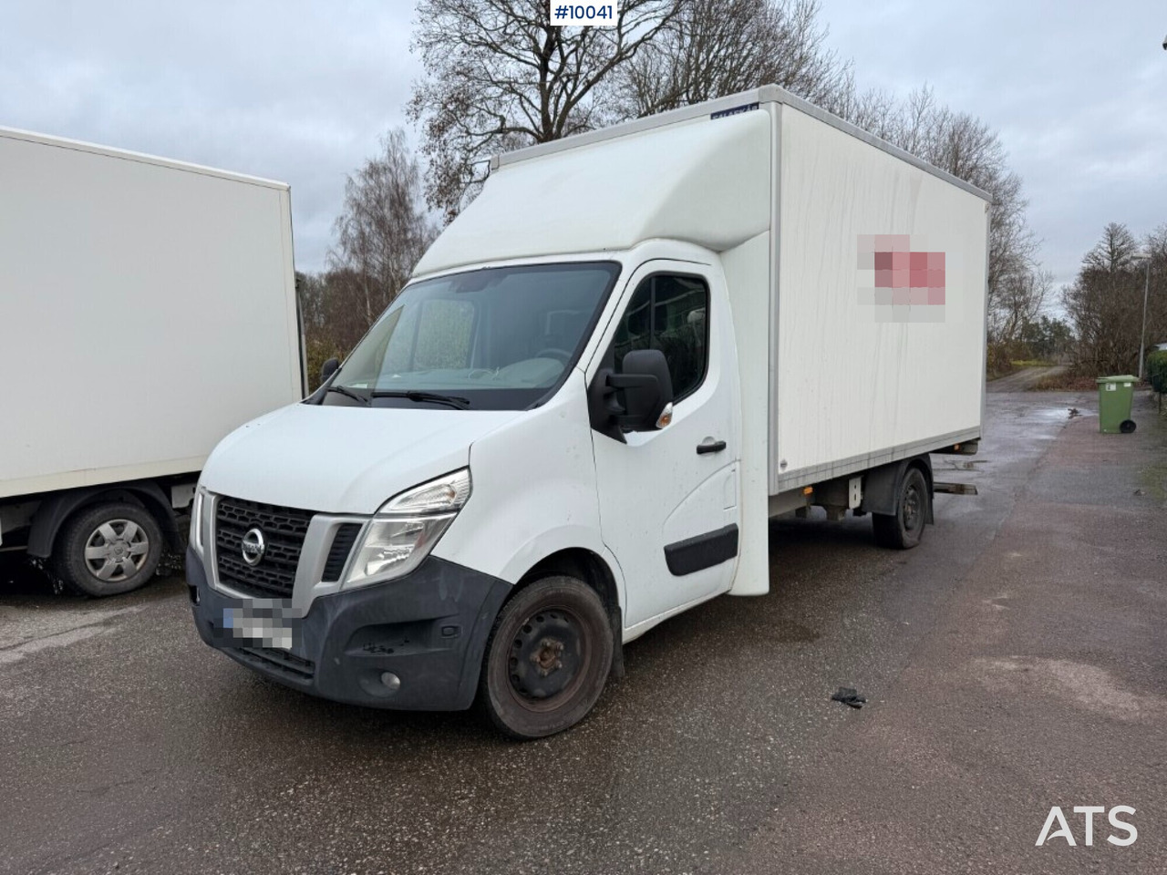 Nissan NV 400 with tail lift - כלי רכב מסחרי עם תיבה: תמונה 1 Nissan NV 400 with tail lift - כלי רכב מסחרי עם תיבה: תמונה 1