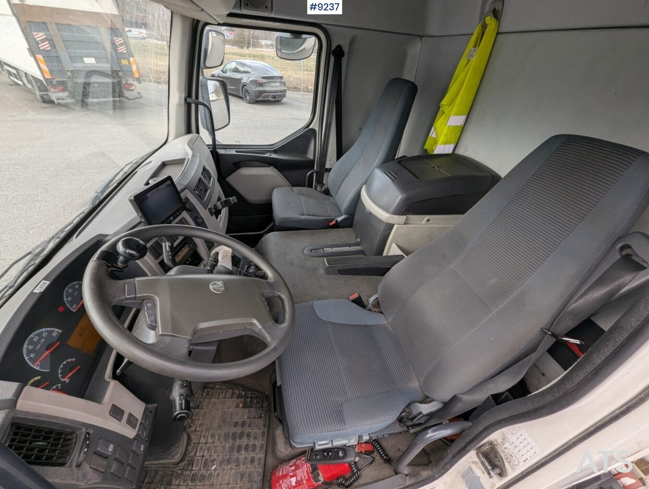 Refrigerated Box truck Volvo FL 260 4X2 with tail lift (SEE VIDEO) - משאית קירור: תמונה 5 Refrigerated Box truck Volvo FL 260 4X2 with tail lift (SEE VIDEO) - משאית קירור: תמונה 5