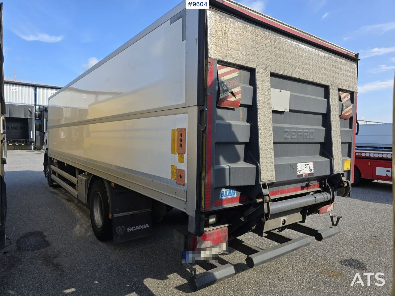 Scania P250 Liftable and lowerable body - משאית תיבה: תמונה 4 Scania P250 Liftable and lowerable body - משאית תיבה: תמונה 4