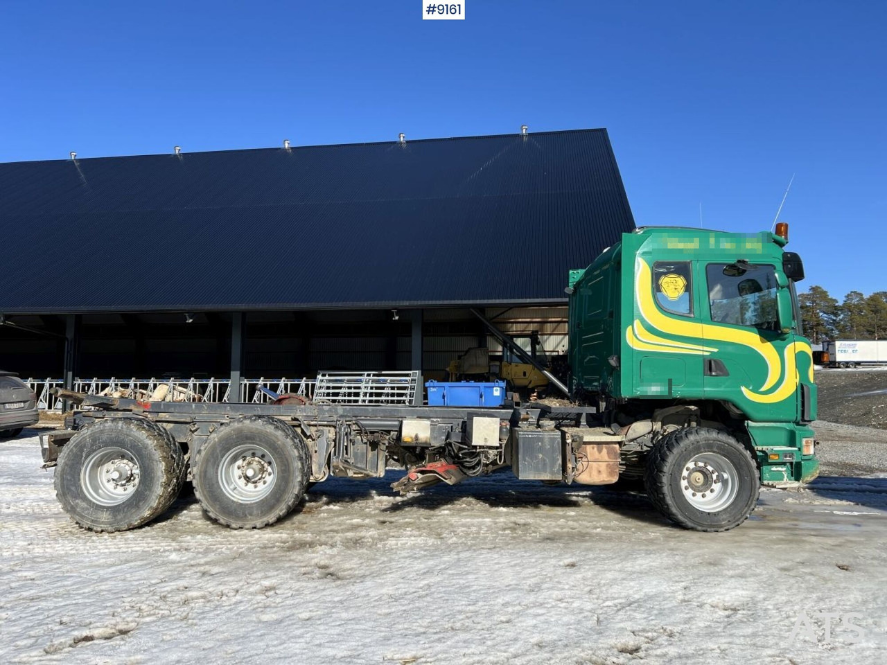 Scania R124 with cameleont quick lock, underbite and plow attachments - משאית עם שלדת תא: תמונה 3 Scania R124 with cameleont quick lock, underbite and plow attachments - משאית עם שלדת תא: תמונה 3