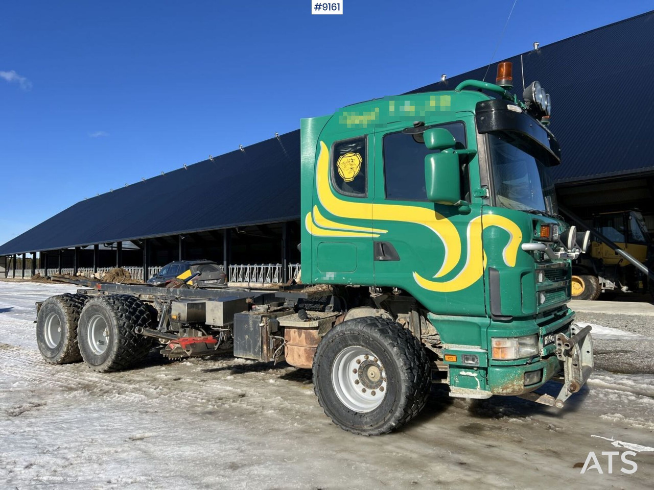 Scania R124 with cameleont quick lock, underbite and plow attachments - משאית עם שלדת תא: תמונה 1 Scania R124 with cameleont quick lock, underbite and plow attachments - משאית עם שלדת תא: תמונה 1
