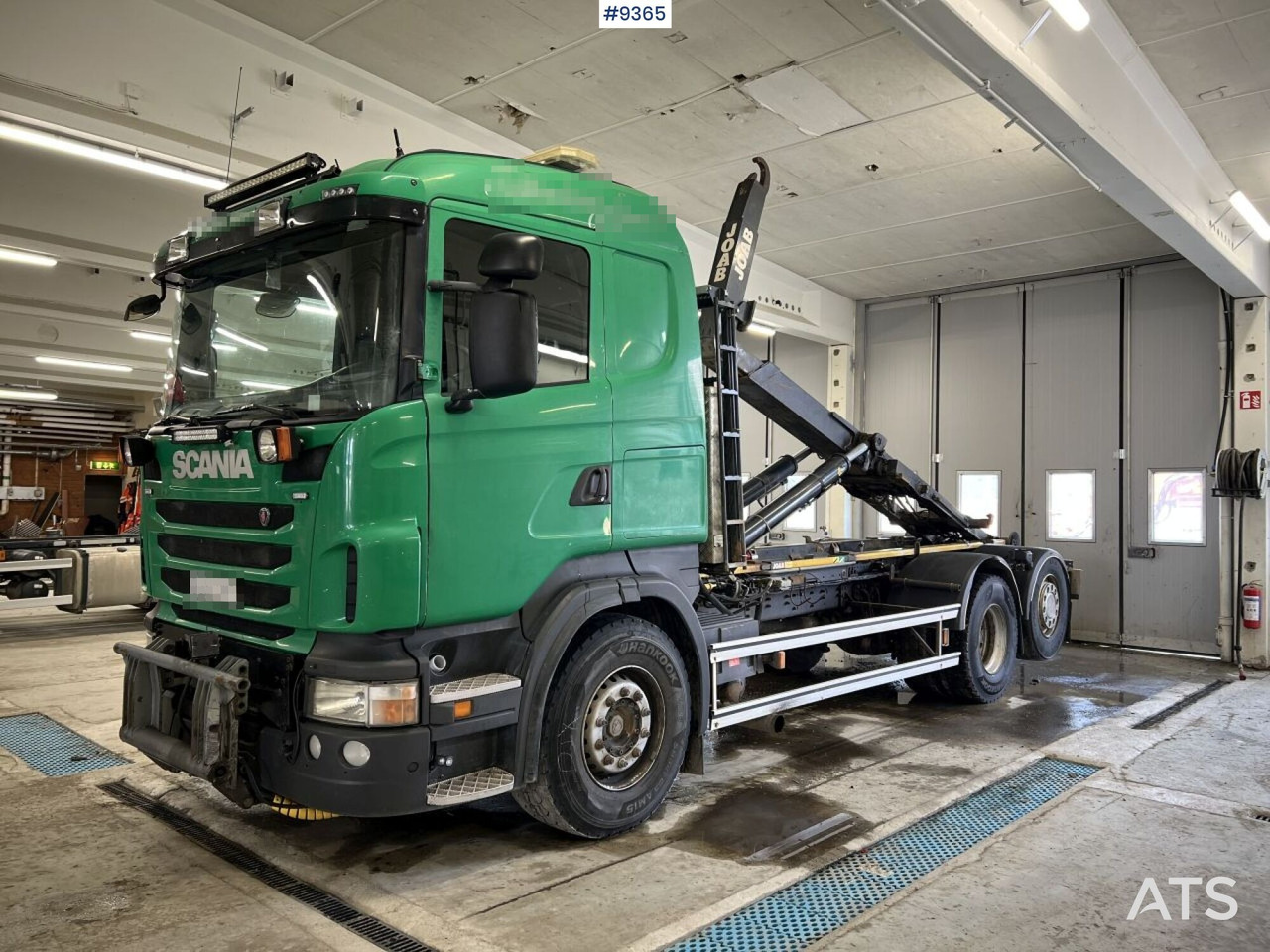 Scania R440 Hooklift with plow equipment - משאית הרמת וו: תמונה 1 Scania R440 Hooklift with plow equipment - משאית הרמת וו: תמונה 1