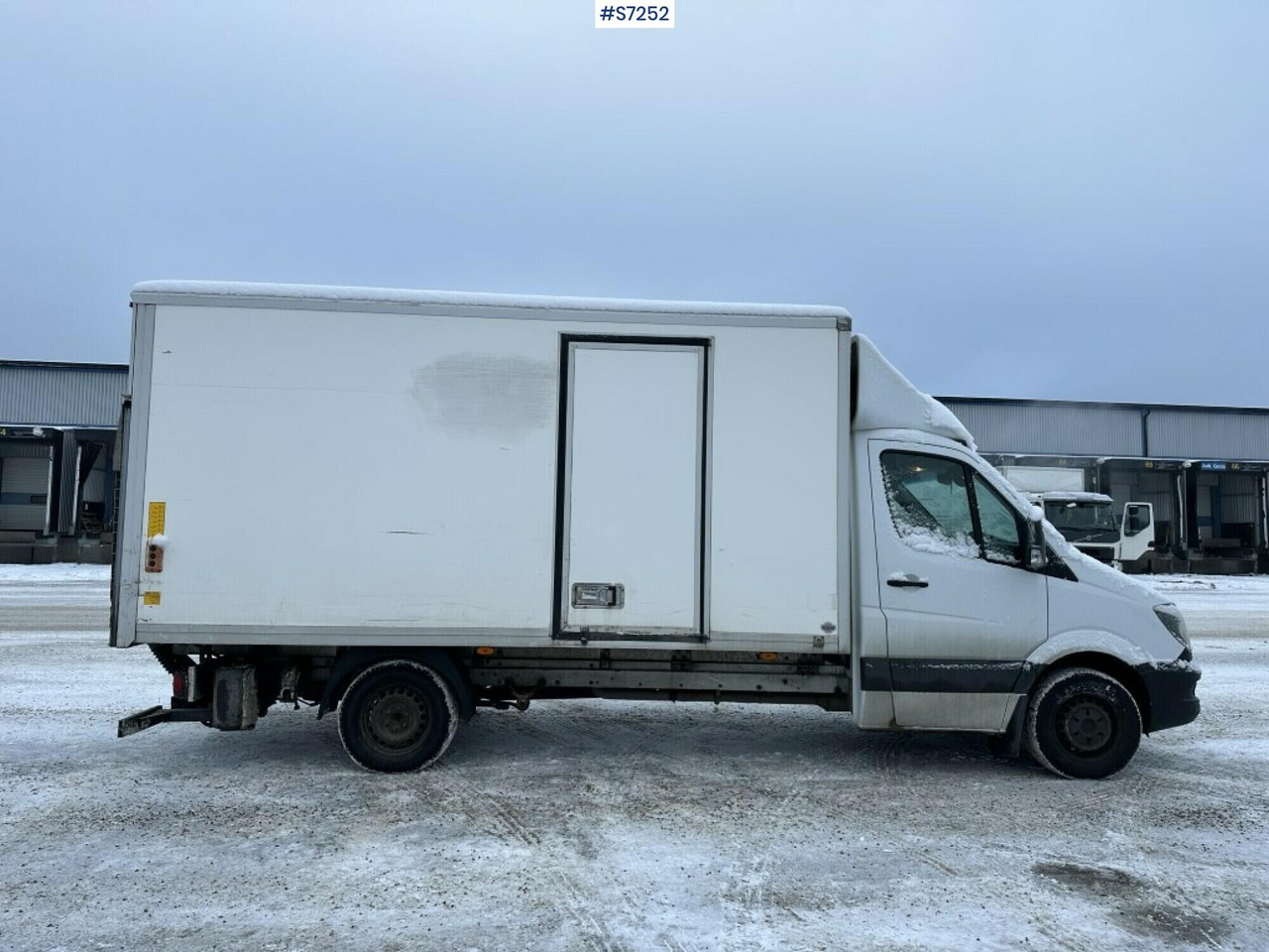 Sprinter box truck Mercedes Benz with Tailgate lift - כלי רכב מסחרי עם תיבה: תמונה 1 Sprinter box truck Mercedes Benz with Tailgate lift - כלי רכב מסחרי עם תיבה: תמונה 1