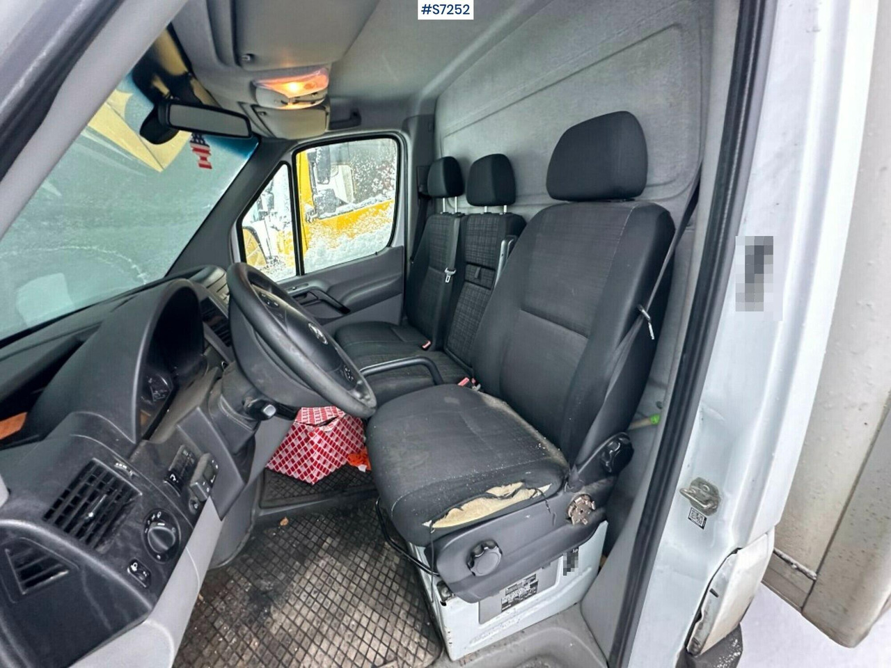 Sprinter box truck Mercedes Benz with Tailgate lift - כלי רכב מסחרי עם תיבה: תמונה 5 Sprinter box truck Mercedes Benz with Tailgate lift - כלי רכב מסחרי עם תיבה: תמונה 5