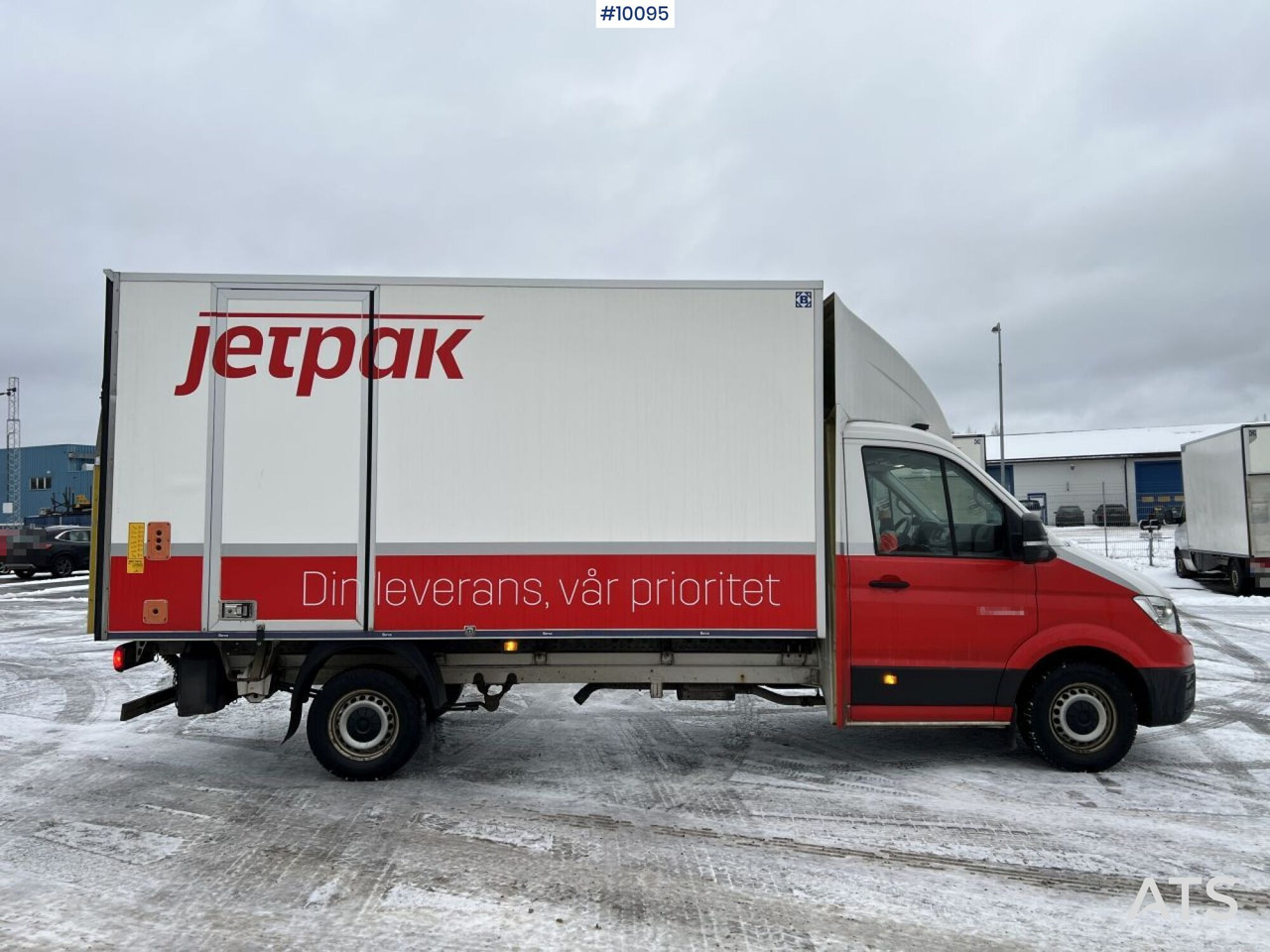VOLKSWAGEN CRAFTER with tailgate lift - כלי רכב מסחרי עם תיבה: תמונה 3 VOLKSWAGEN CRAFTER with tailgate lift - כלי רכב מסחרי עם תיבה: תמונה 3