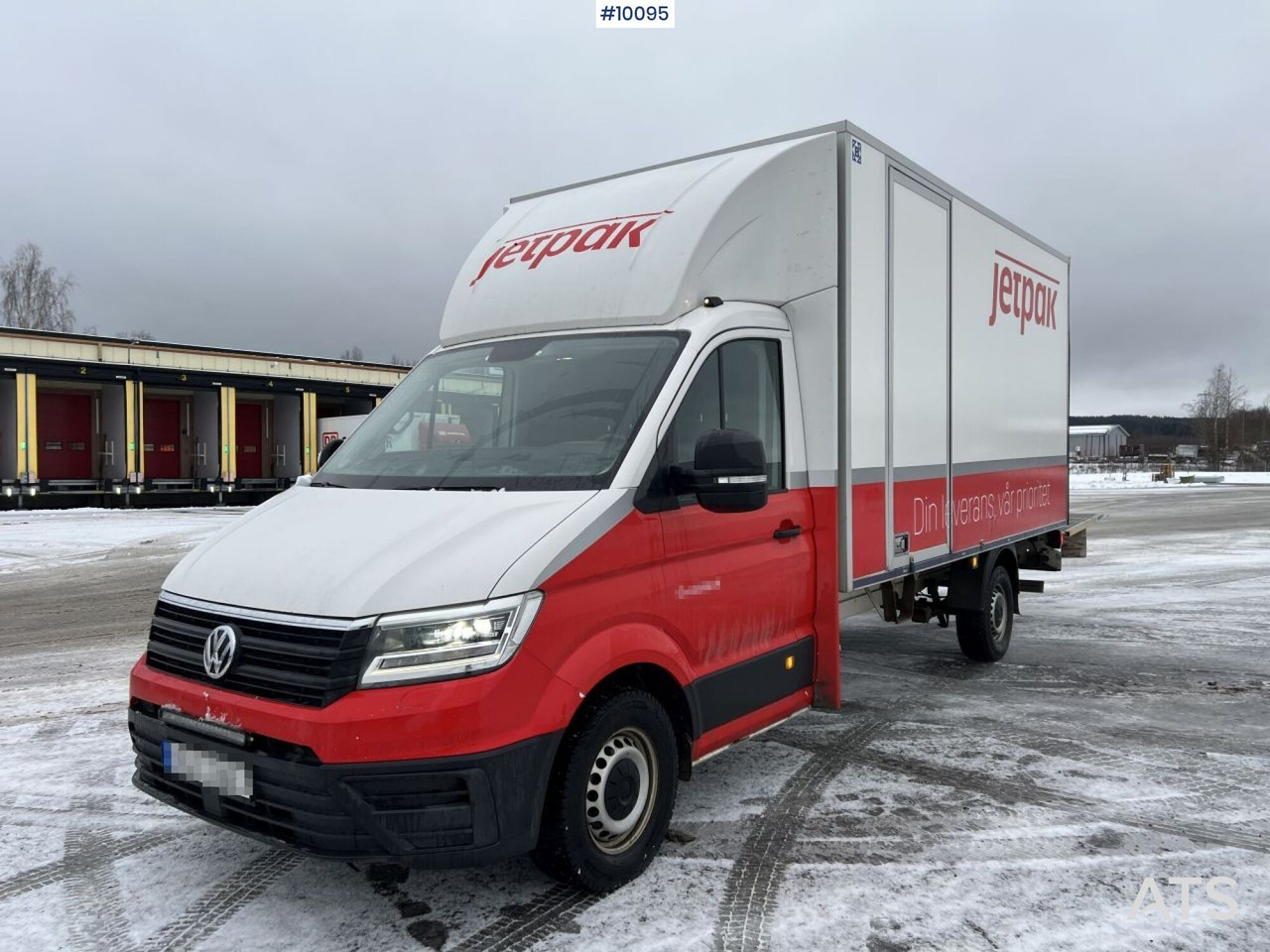 VOLKSWAGEN CRAFTER with tailgate lift - כלי רכב מסחרי עם תיבה: תמונה 1 VOLKSWAGEN CRAFTER with tailgate lift - כלי רכב מסחרי עם תיבה: תמונה 1