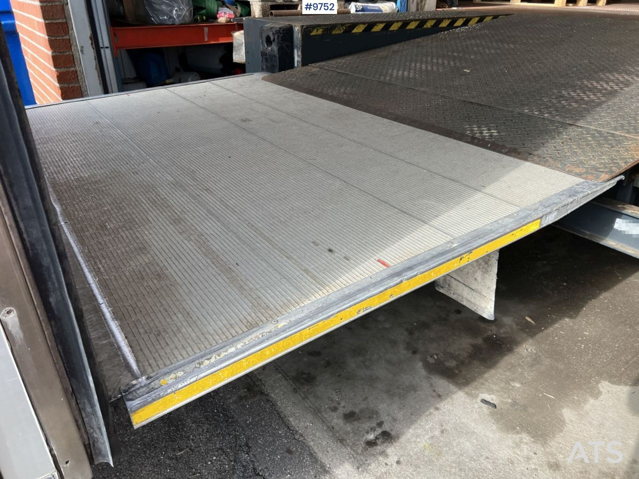Volkswagen Crafter with tail lift - כלי רכב מסחרי עם תיבה: תמונה 5 Volkswagen Crafter with tail lift - כלי רכב מסחרי עם תיבה: תמונה 5