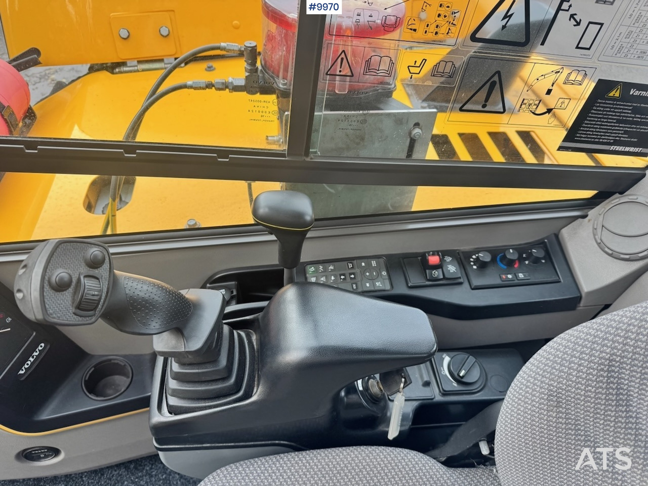 הַחכָּרָה  Volvo ECR88D crawler excavator with rotor tilt, 3 buckets, and ripper. 910 hours! Volvo ECR88D crawler excavator with rotor tilt, 3 buckets, and ripper. 910 hours!: תמונה 6