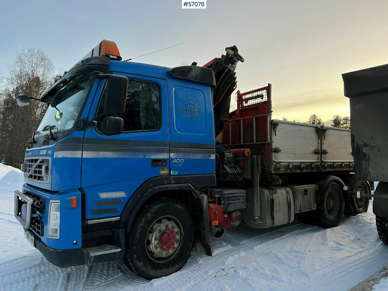 Volvo FM 400 6*2 Crane Truck with tiltable flatbed Palfinger PK16502 - משאית מנוף: תמונה 1 Volvo FM 400 6*2 Crane Truck with tiltable flatbed Palfinger PK16502 - משאית מנוף: תמונה 1
