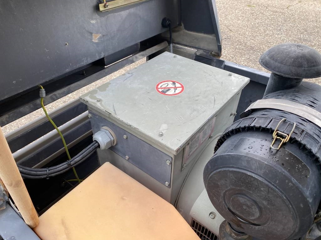 ערכת גנרטורים Atlas Copco QAX 60 - Carte Grise Françaises endommagé: תמונה 14 ערכת גנרטורים Atlas Copco QAX 60 - Carte Grise Françaises endommagé: תמונה 14