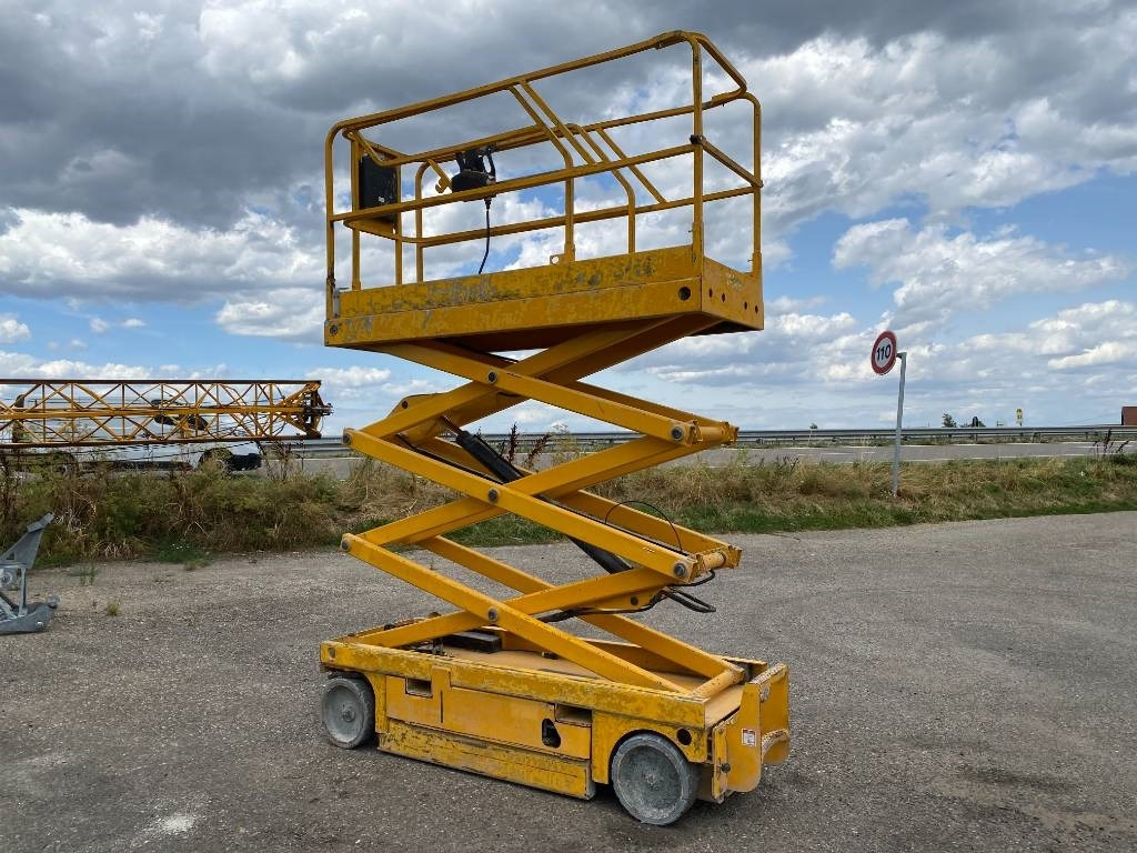Haulotte Compact 8 - מעלית מספריים: תמונה 3 Haulotte Compact 8 - מעלית מספריים: תמונה 3