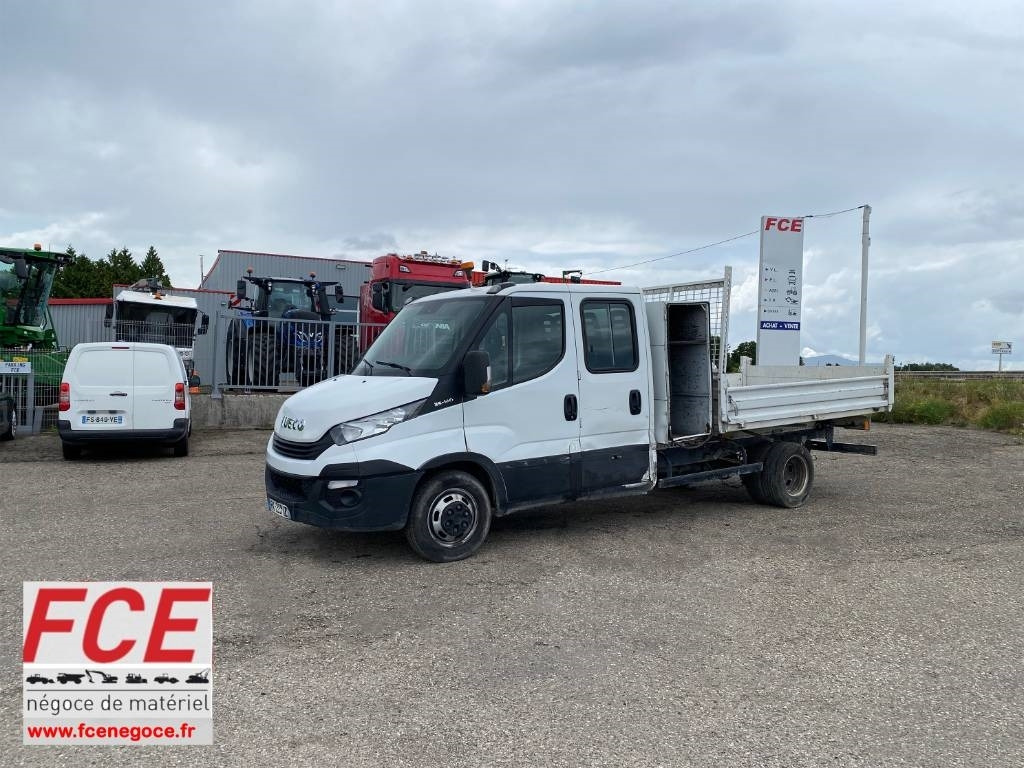 Iveco DAILY 35-140 C14 2.3D/140 / JPM VULCAIN endommagé - כלי רכב מסחרי מזהיר, כלי רכב מסחרי קומבי: תמונה 1 Iveco DAILY 35-140 C14 2.3D/140 / JPM VULCAIN endommagé - כלי רכב מסחרי מזהיר, כלי רכב מסחרי קומבי: תמונה 1