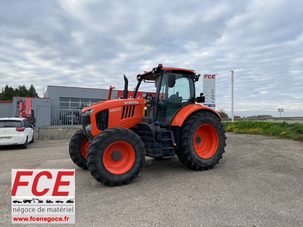 Kubota M6121 Carte Grise Française endommagé - טרקטור חקלאי: תמונה 1 Kubota M6121 Carte Grise Française endommagé - טרקטור חקלאי: תמונה 1