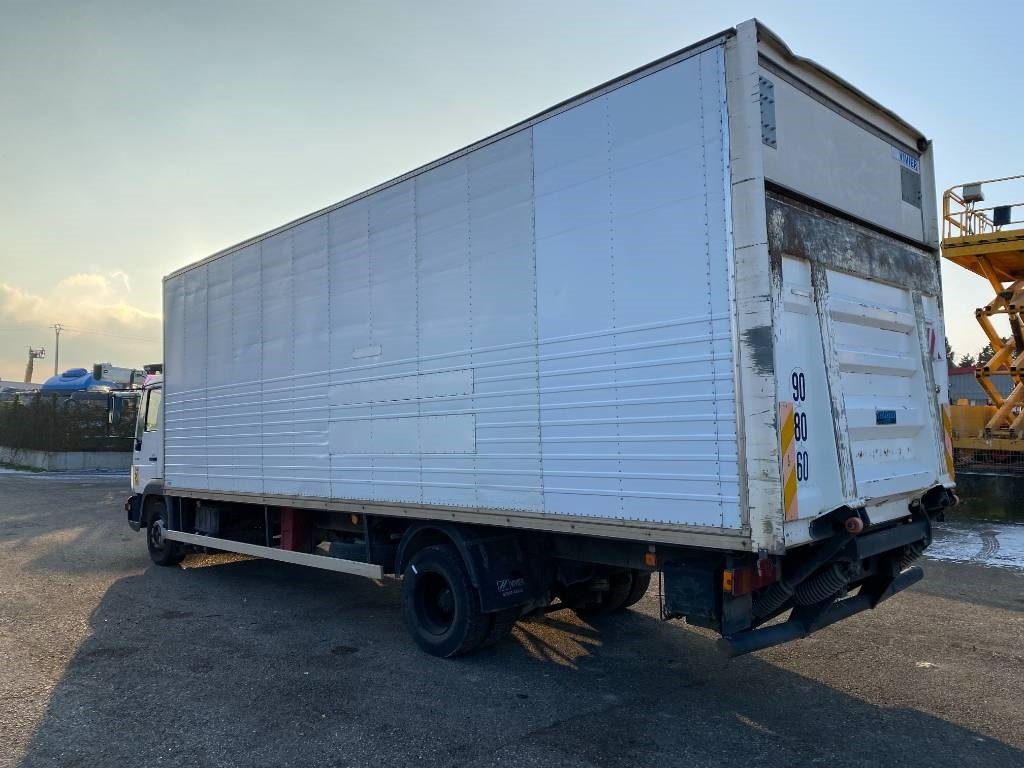 MAN LE 220C a Réparer - משאית תיבה: תמונה 5 MAN LE 220C a Réparer - משאית תיבה: תמונה 5