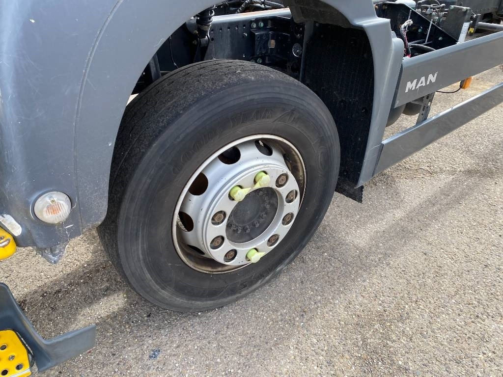 משאית עם שלדת תא MAN TGS 18.320 *VENDU SANS MOTEUR NI BOITE DE VITESSE*: תמונה 30