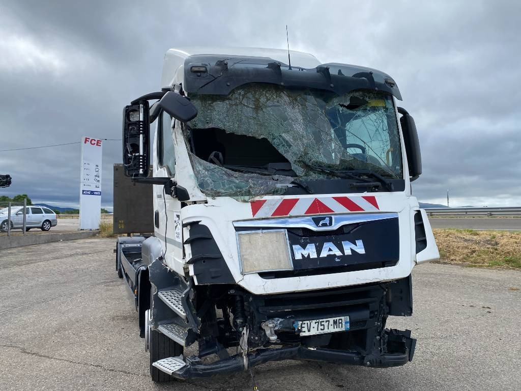 משאית עם שלדת תא MAN TGS 18.320 *VENDU SANS MOTEUR NI BOITE DE VITESSE*: תמונה 27