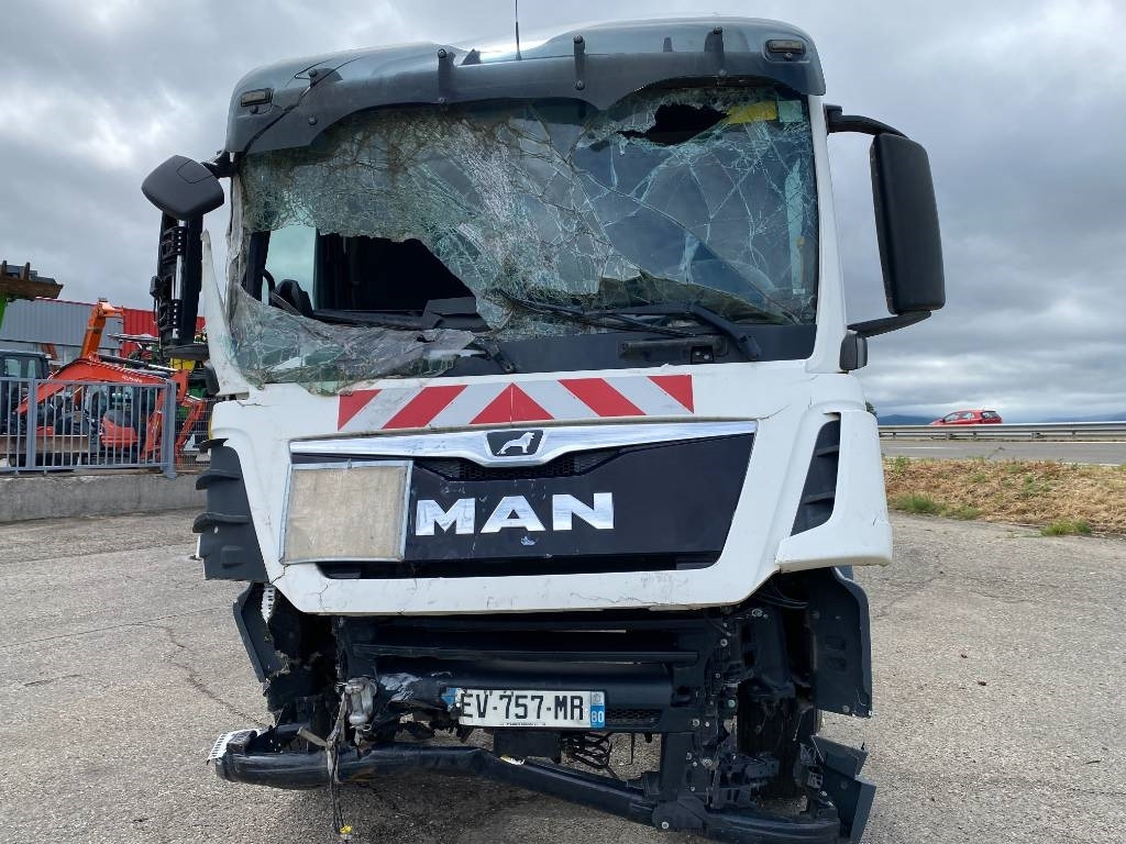משאית עם שלדת תא MAN TGS 18.320 *VENDU SANS MOTEUR NI BOITE DE VITESSE*: תמונה 28