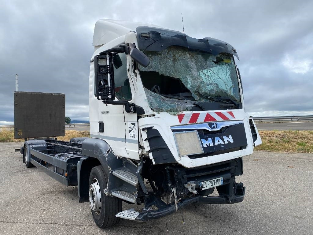 משאית עם שלדת תא MAN TGS 18.320 *VENDU SANS MOTEUR NI BOITE DE VITESSE*: תמונה 26