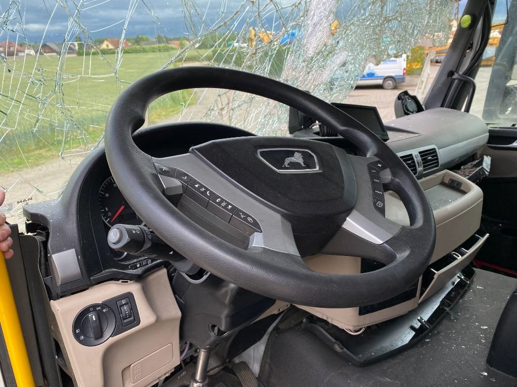 משאית עם שלדת תא MAN TGS 18.320 *VENDU SANS MOTEUR NI BOITE DE VITESSE*: תמונה 17