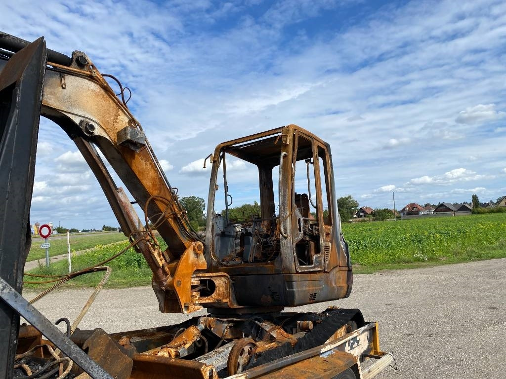 Takeuchi TB 250 + Brise roche et Godets endommagée - מיני מחפר: תמונה 5 Takeuchi TB 250 + Brise roche et Godets endommagée - מיני מחפר: תמונה 5