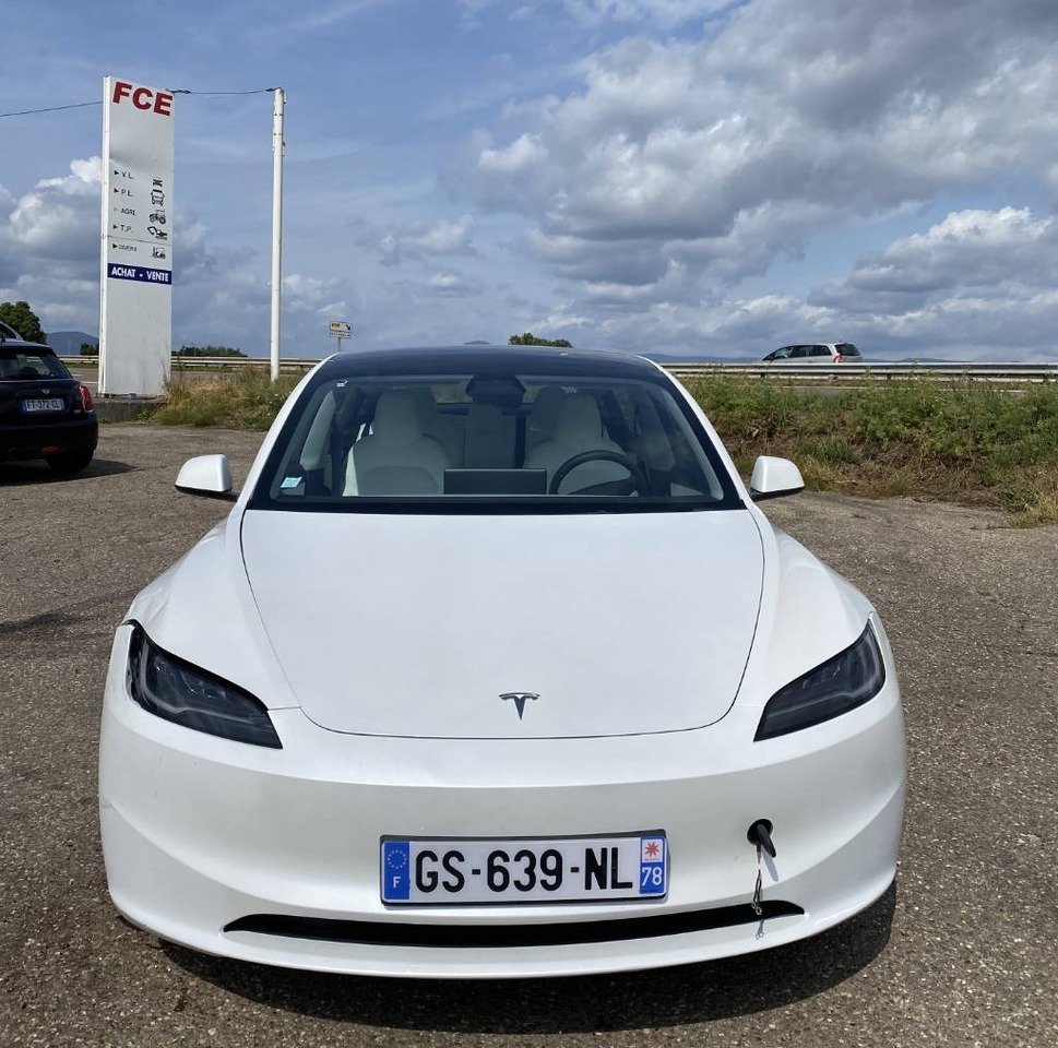 Tesla MODEL 3 5YJ3 Carte Grise Française endommagée - מכונית: תמונה 2 Tesla MODEL 3 5YJ3 Carte Grise Française endommagée - מכונית: תמונה 2