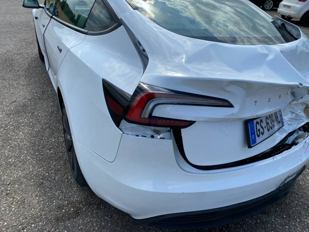 מכונית Tesla MODEL 3 5YJ3 Carte Grise Française endommagée: תמונה 11