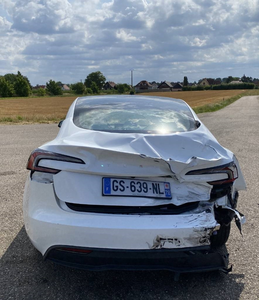 מכונית Tesla MODEL 3 5YJ3 Carte Grise Française endommagée: תמונה 5