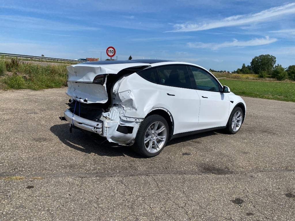 Tesla Model Y RWD / Origine Française endommagée - מכונית: תמונה 4 Tesla Model Y RWD / Origine Française endommagée - מכונית: תמונה 4