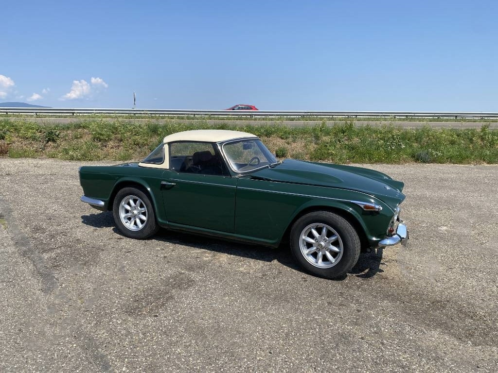 Triumph TR4-A + Hard Top / OldTimer endommagé - מכונית: תמונה 3 Triumph TR4-A + Hard Top / OldTimer endommagé - מכונית: תמונה 3