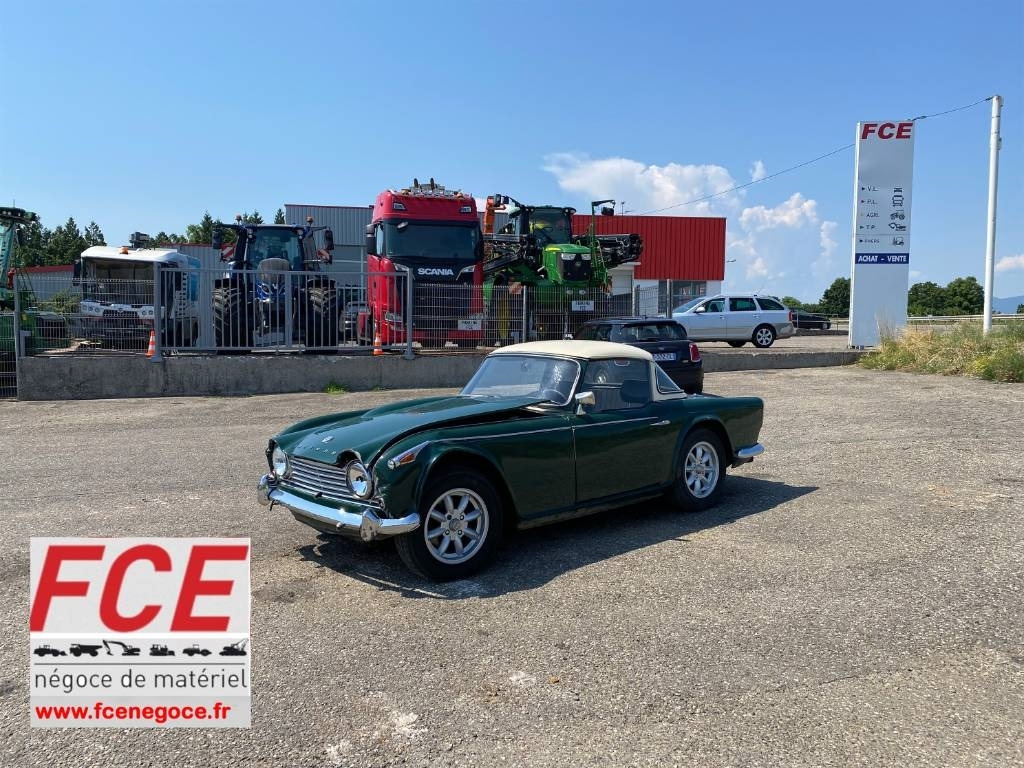 Triumph TR4-A + Hard Top / OldTimer endommagé - מכונית: תמונה 1 Triumph TR4-A + Hard Top / OldTimer endommagé - מכונית: תמונה 1