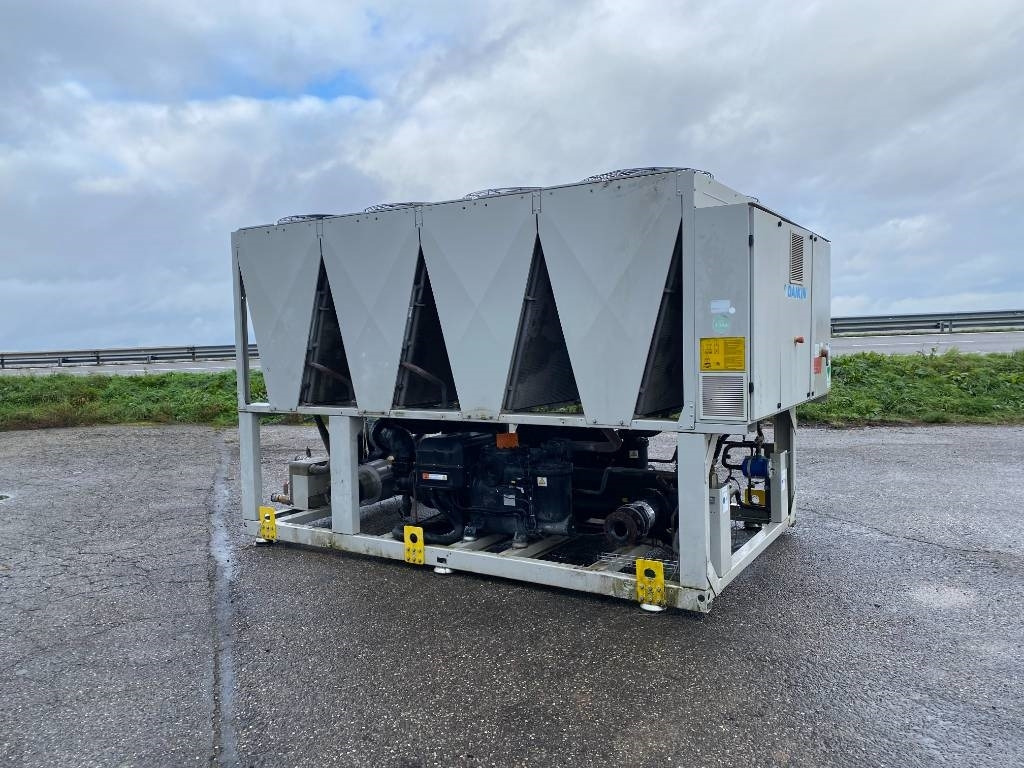 Daikin Groupe de Climatisation EWAD450STZ-SL B2+OP - ציוד בקרת אקלים תעשייתי: תמונה 3 Daikin Groupe de Climatisation EWAD450STZ-SL B2+OP - ציוד בקרת אקלים תעשייתי: תמונה 3