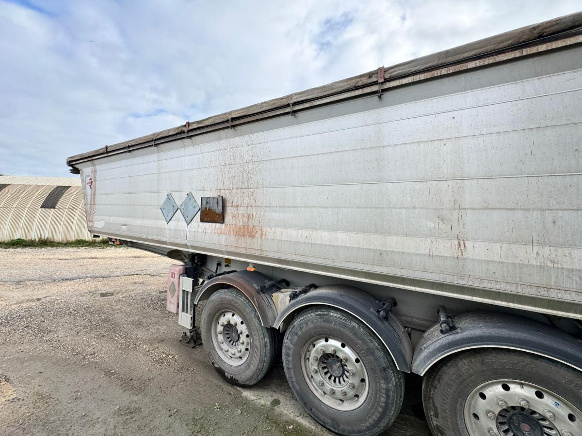 Benalu - סמיטריילר עם מזהיר: תמונה 4 Benalu - סמיטריילר עם מזהיר: תמונה 4