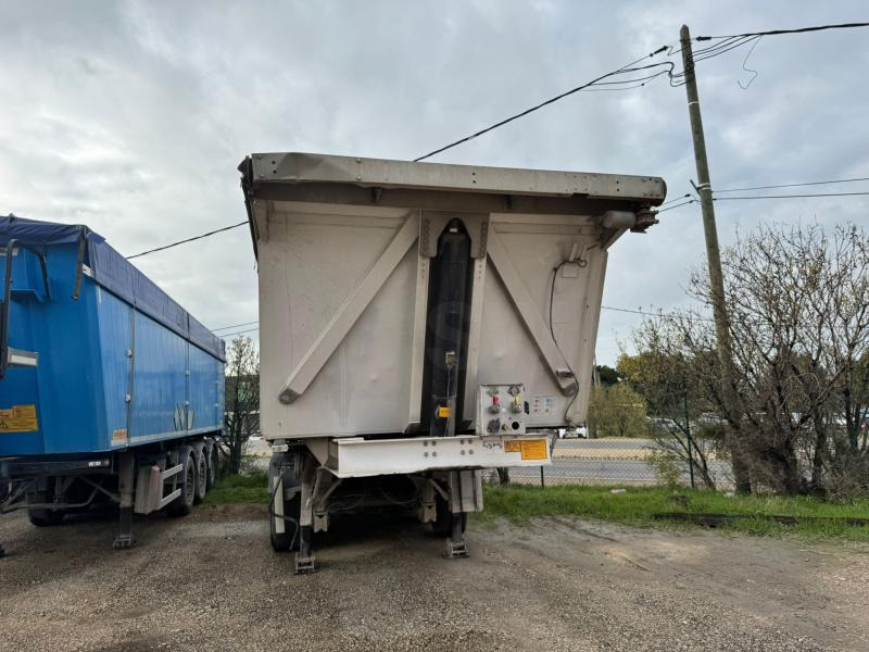 Benalu - סמיטריילר עם מזהיר: תמונה 2 Benalu - סמיטריילר עם מזהיר: תמונה 2